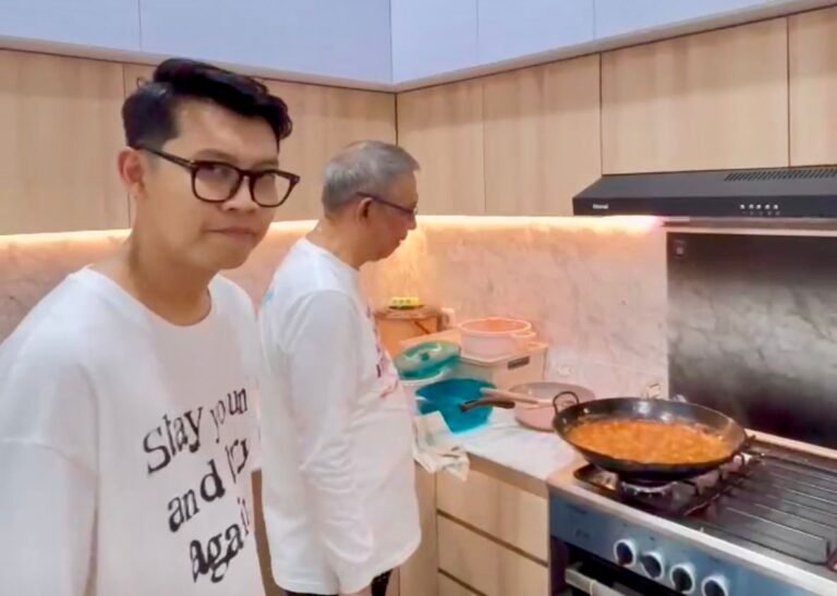 Sutarmidji Jawab Tantangan Evan Hobby Makan Masak Sambal Udang Serai Khas Mempawah