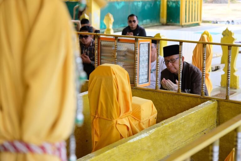 Midji Ziarah ke Makam Raja Tanjungpura, Napak Tilas Perjuangan Para Tokoh Pemersatu Kalbar