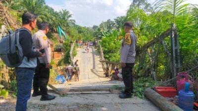 Dilewati Tronton Memuat Excavator, Jembatan Sayan Roboh