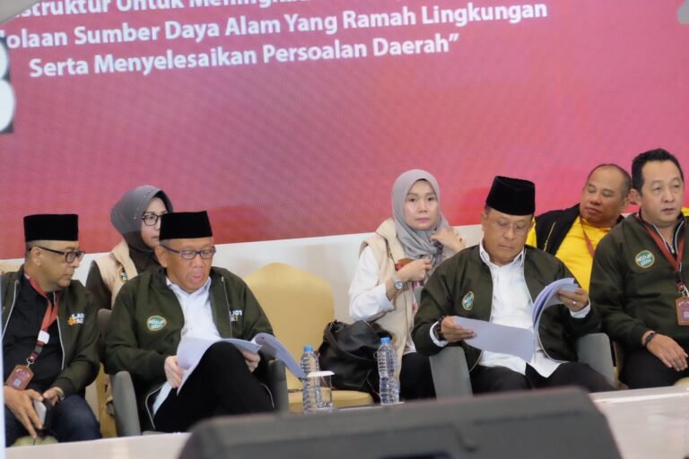 Midji-Didi Tampil Elegan Dengan Jaket Bomber Milenial di Debat Publik Kedua Pilgub Kalbar 2024