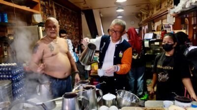 Sutarmidji Bersama Evan Hobby Makan Ngopi Pagi di Warkop Asiang Merapi