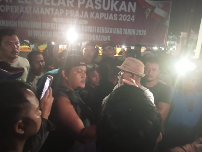 Ratusan Warga Serbu Polres Bengkayang, Tak Terima 3 Penambang Kecil Ditangkap Polisi