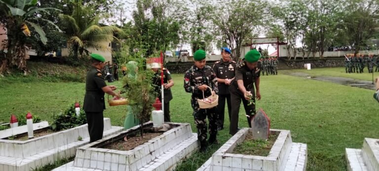 Kodim Landak Ziarah dan Tabur Bunga Peringati Hari Juang TNI-AD ke-79