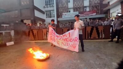 Mahasiswa Bakar Ban di Kejari Pontianak, Agim: Kalau Tidak Ada “Makan” Kenapa Harus Takut