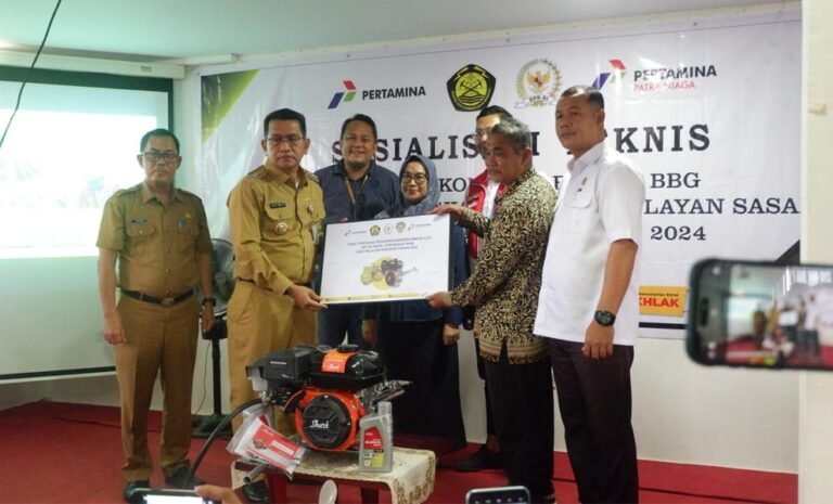 100 Nelayan di Landak Mendapat Bantuan Mesin Kapal dan Konverter Kit BBM ke Gas