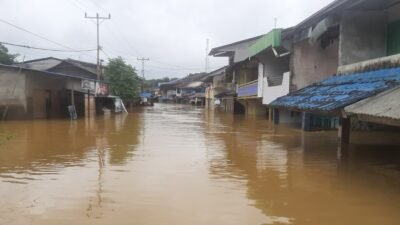 Sempat Kering, Banjir Susulan 1,5 Meter Kembali Rendam Desa Darit Landak