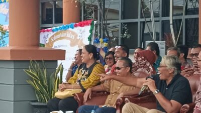 Purna Tugas, Pasangan Bupati dan Wakil Bupati Sintang Dilepas Ribuan ASN Pemkab Sintang
