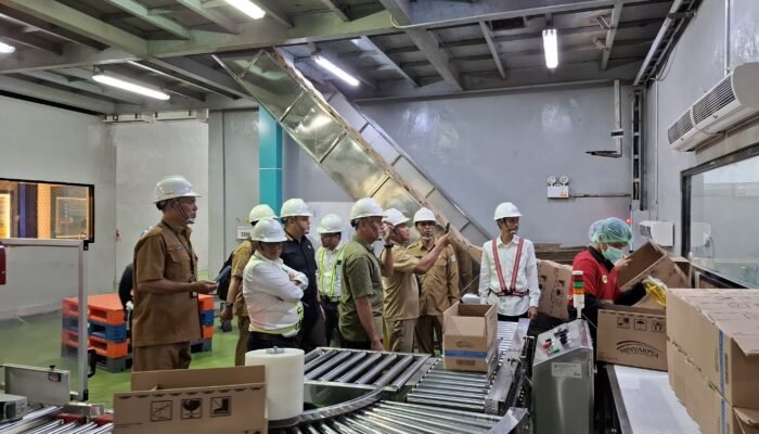 PT. Wilmar Cahaya Indonesia Disidak Polisi dan Disperindag Kalbar