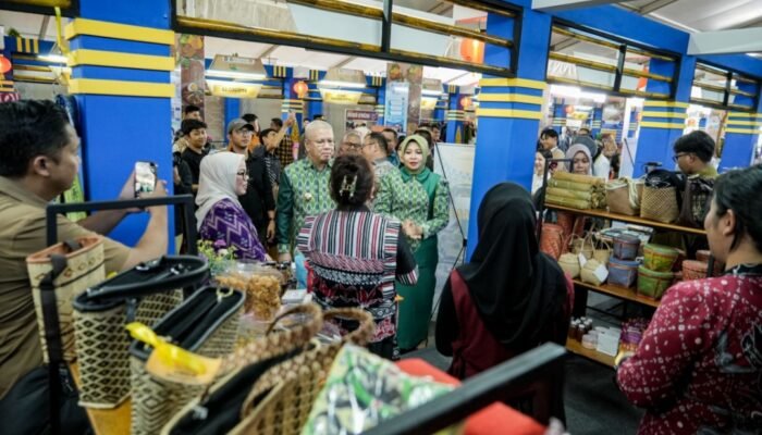 200 UMKM Sajikan Berbagai Produk Unggulan dalam Kalbar Food Festival dan Saprahan Khatulistiwa 2025