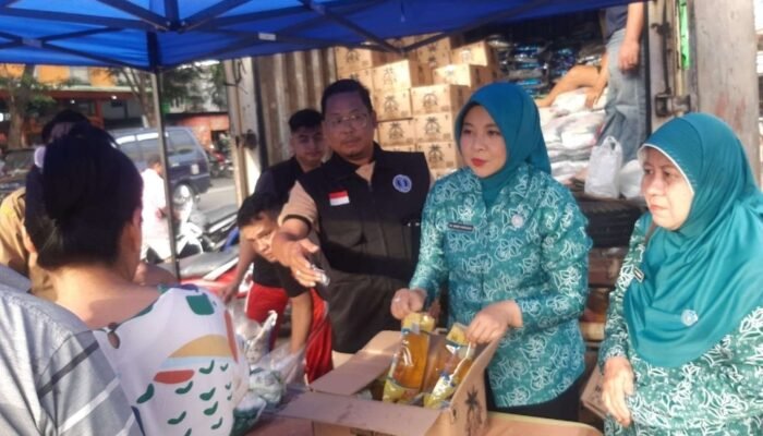 Pemprov Kalbar Gelar Pasar Murah di Pasar Teratai Pontianak Peringati 68 Tahun Pemprov Kalbar