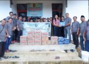 Momen Berbagi di Bulan Ramadan, HPI Palm Oil Unit Kolaborasi dengan IWO Landak Serahkan Bantuan