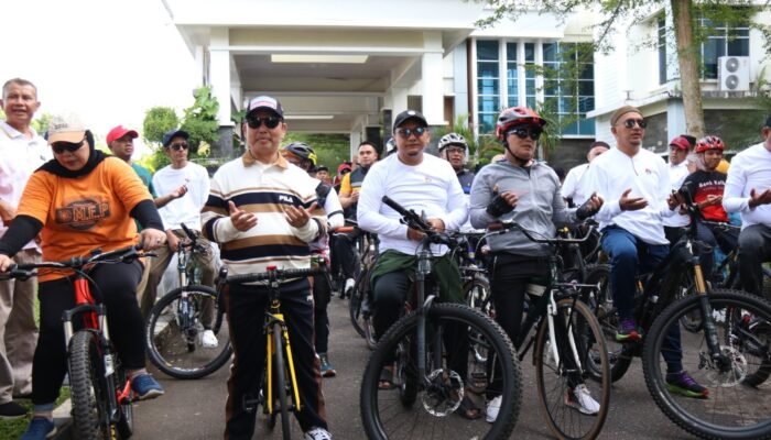 Gubernur Kalbar, Bupati Kubu Raya Dan Abuya Al Habib Zein Gowes Serta Tanam Pohon Bersama