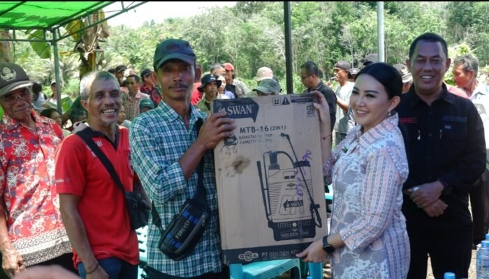 Bupati Karolin Berpesan agar Bantuan Pertanian Tidak Dijual