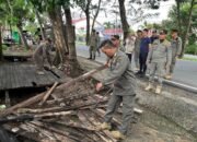 Ditinggal Berserakan Usai Musim Buah, Belasan Lapak di Pal 5 Pontianak Ditertibkan