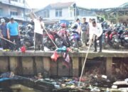 Bersihkan Parit Tokaya, Wako Pontianak Edi Kamtono Ajak Warga Peduli Lingkungan