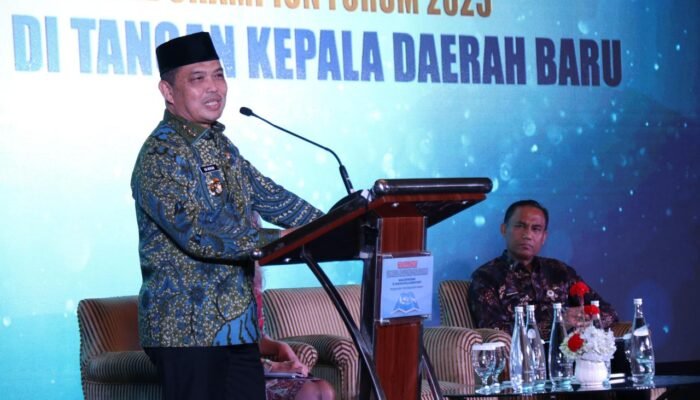 Gubernur Ria Norsan Raih Penghargaan Pembina BUMD Terbaik
