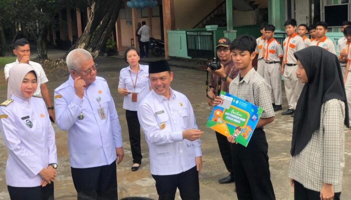 Norsan Tepati Janji, Bantuan Pendidikan bagi Siswa Swasta di Kalbar Mulai Disalurkan