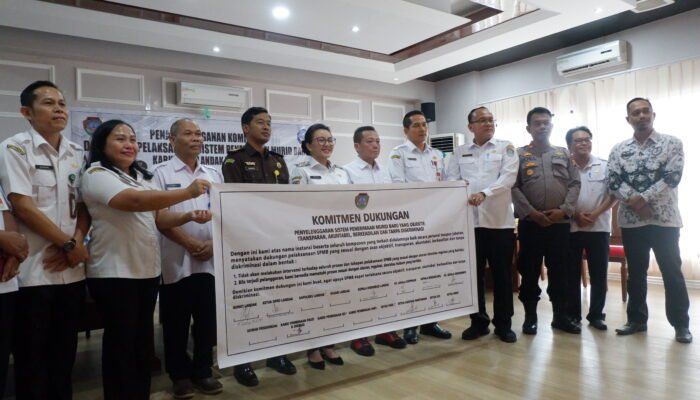 Ajak Dukung dan Awasi Penerimaan Murid Baru, Bupati Karolin Tegaskan Larangan Pungli