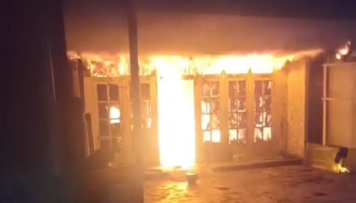 Rumah Tua di Jalan Martadinata Pontianak Dibakar?