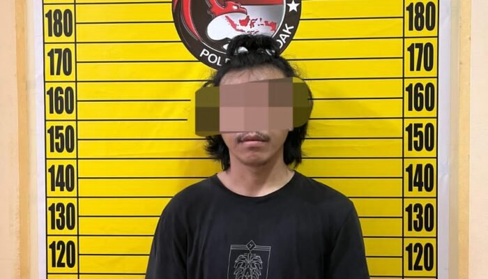 Diduga untuk Transaksi Sabu Rumah Warga Desa Tebedak Landak Digrebek Polisi
