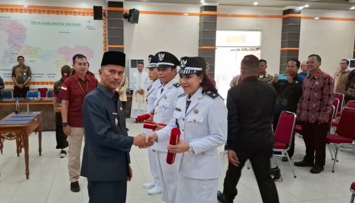 Tiga Kades PAW Diantik, Bupati Sintang Minta Segera Bentuk Kopdes Merah Putih