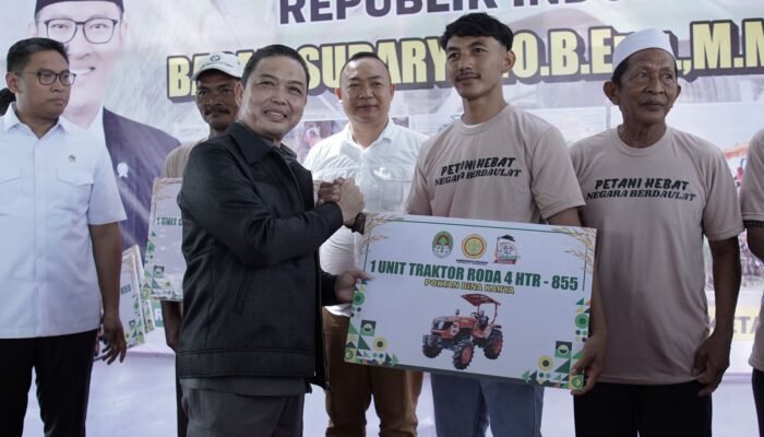 Wamentan Serahkan Bantuan Alsintan di Ketapang, Gubernur Kalbar Targetkan Lompatan Produksi Pangan