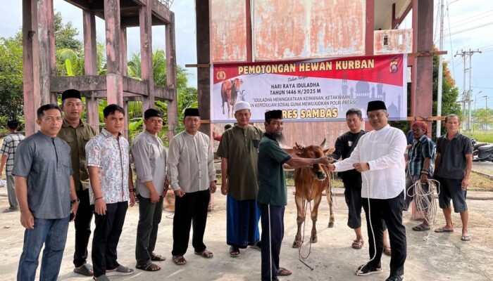 Polres Sambas Sembelih Hewan Kurban, AKBP Wahyu: Teladani Ibrahim dan Ismail