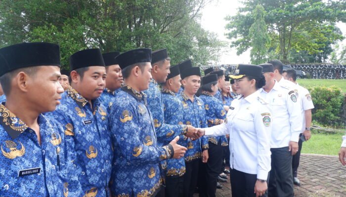 Pemkab Landak Lantik 1.239 PPPK, Bupati Karolin Ingatkan Tingkatkan Profesionalisme dan Disiplin
