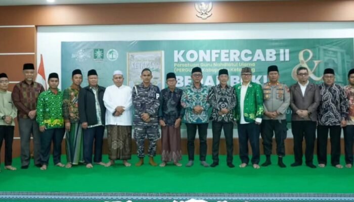 Wabup Ketapang Buka Konferensi Cabang II PERGUNU dan Bedah Buku Sejarah Tanah Kayong “Ketapang Singkat Cerita”