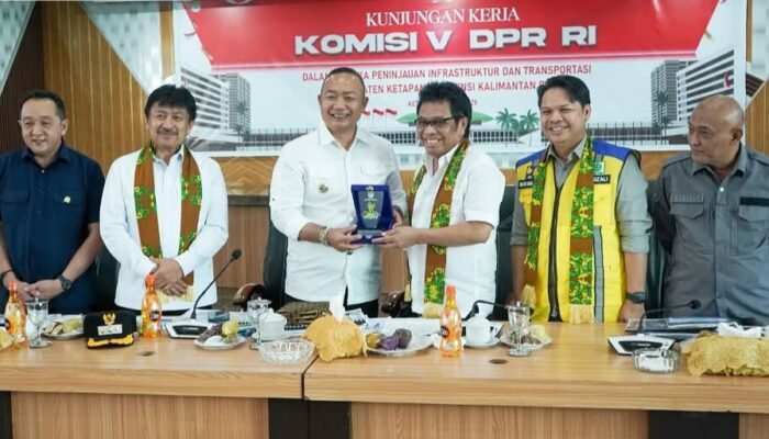 Bupati Ketapang Sampaikan Rencana Pemekaran 3 Daerah Otonomi Baru Kepada Komisi V DPR RI