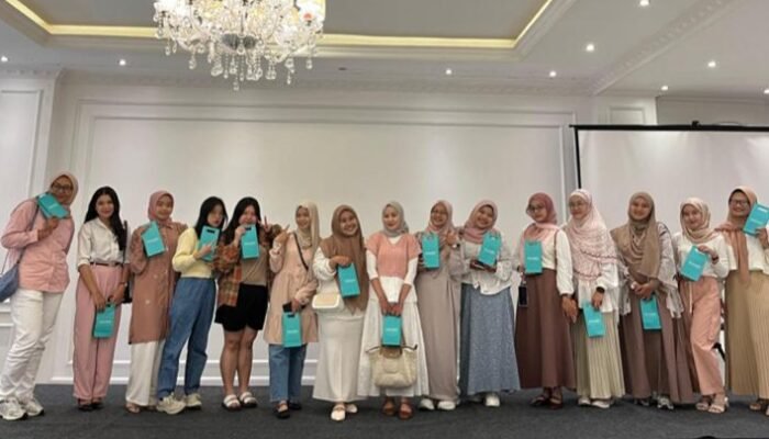 Wardah Beauty Pontianak Gelar Workshop Kreatif Cushion Painting & Personal Color di Hotel Maestro