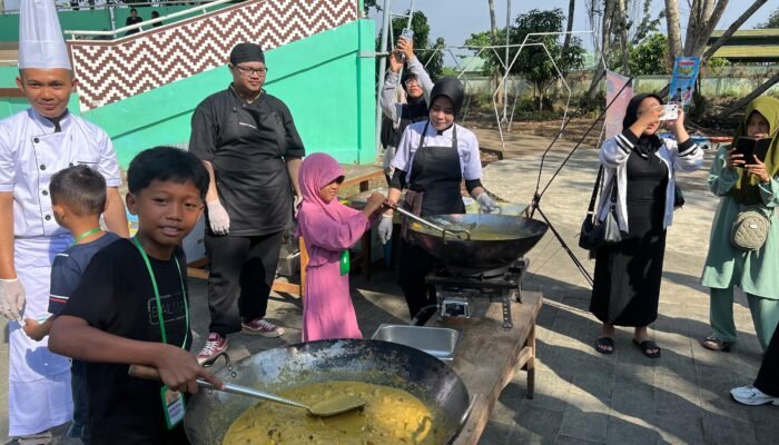 Dompet Ummat dan Hotel Neo Gajahmada Gelar Memasak Bersama Anak Yatim