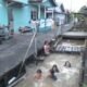 Air PDAM Pontianak Tak Lancar, Warga Terpaksa Gunakan Air Parit untuk MCK
