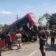 Kecelakaan Tunggal Bus Wisata di Jalan Raya Air Hitam Mempawah, Lima Orang Luka-Luka