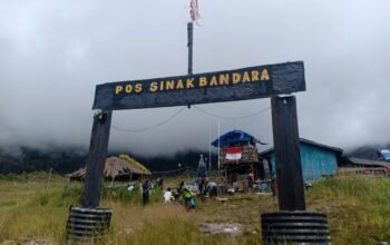 Kopasgat dan Warga Sinak Gelar Kerja Bakti, Wujudkan Kebersamaan dan Lingkungan Sehat