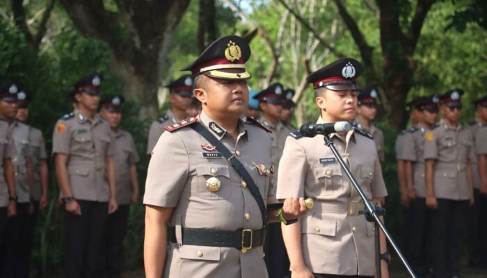 Kapolres Sambas Pimpin Ziarah Ke Taman Makam Pahlawan Sambas