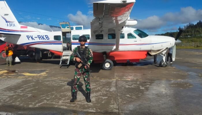 Ditengah Pegunungan Papua, Kopasgat Tegakkan Keamanan Bandara Aminggaru Ilaga