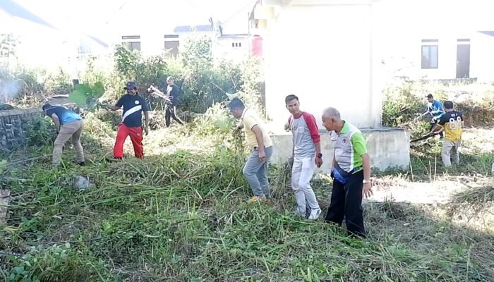 Bersihkan Kawasan Perkantoran, Wabup Erani Ajak Seluruh Jajaran Konsisten Bersihkan Lingkungan