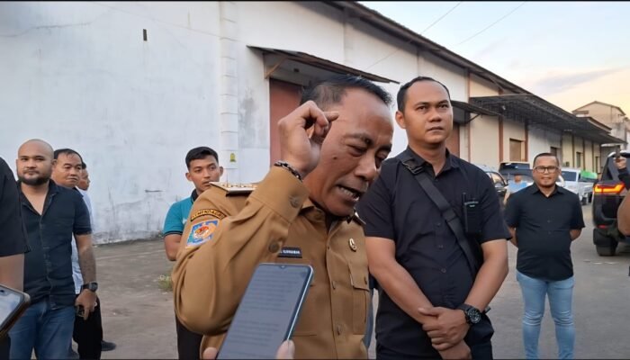 Wagub Kalbar Sidak Gudang Oli Palsu di Kubu Raya: “Jangan Ada yang Bekingi!”