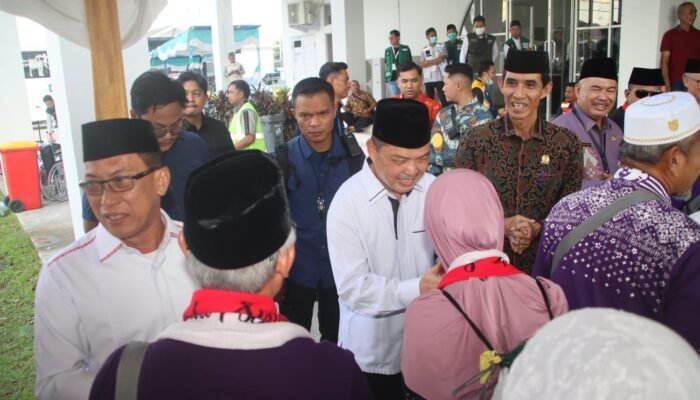 Gubernur Ria Norsan Sambut Kedatangan Kloter Terakhir Jamaah Haji Kalbar
