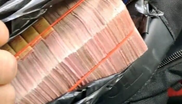 Tersangka Korupsi Jembatan Timbang Bawa Uang Ratusan Juta ke Kejati Kalbar, Kejagung Buka Suara