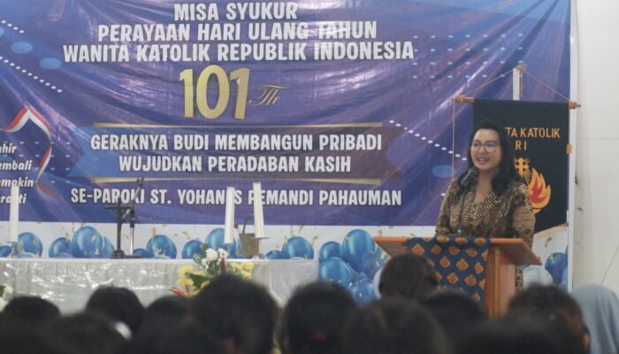 Hadiri HUT ke-101 WKRI di Sidas, Bupati Karolin Dorong Lakukan Kegiatan Pemberdayaan Perempuan