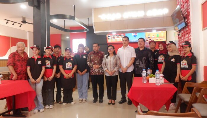 Jadi Pilihan Baru Kuliner di Ngabang, Opening Raja Ayam Asap Dihadiri Bupati dan Wakil Bupati Landak