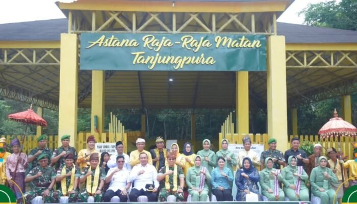 Bupati Alexander Wilyo Dampingi Pangdam XII/Tanjungpura Ziarah ke Makam Raja Tanjungpura