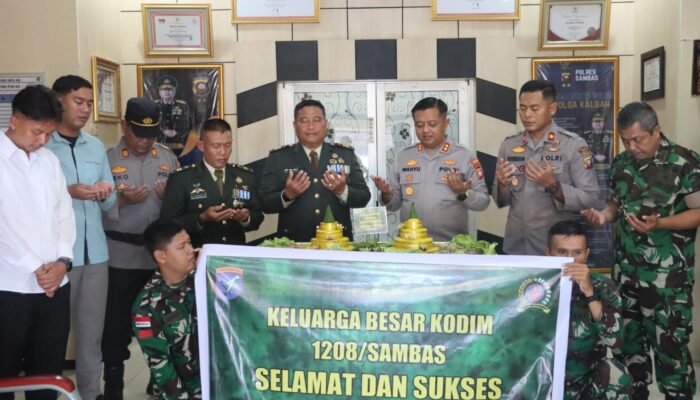 Sinergi TNI-Polri, Kodim 1208/Sambas Berikan Kejutan Nasi Tumpeng di HUT Bhayangkara ke-79