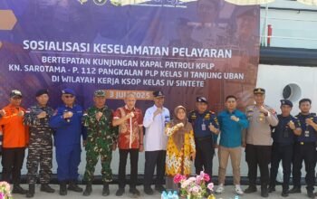 Kapal Patroli KN Sarotama Kunjungi Pelabuhan Sintete, Sosialisasi Keselamatan Pelayaran Digelar