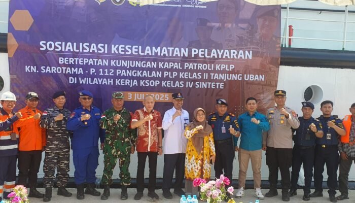 Kapal Patroli KN Sarotama Kunjungi Pelabuhan Sintete, Sosialisasi Keselamatan Pelayaran Digelar