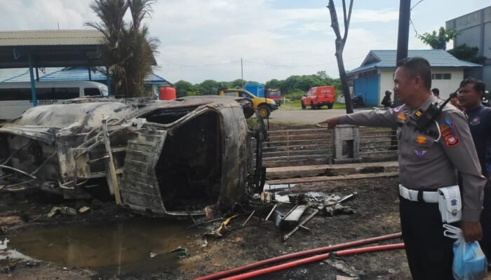 Tragis…! Usai Terguling Truk Tangki Bermuatan BBM Terbakar