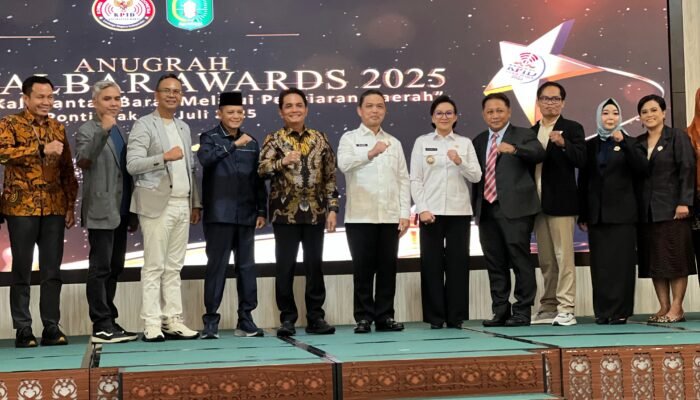 Bupati Karolin Apresiasi Rapela Raih 4 Penghargaan di KPID Award