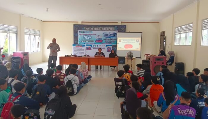 Cegah Perundungan, Polsek Kota Baru dan SMKN 1 Tanah Pinoh Deklarasikan Ikrar Anti-Bullying